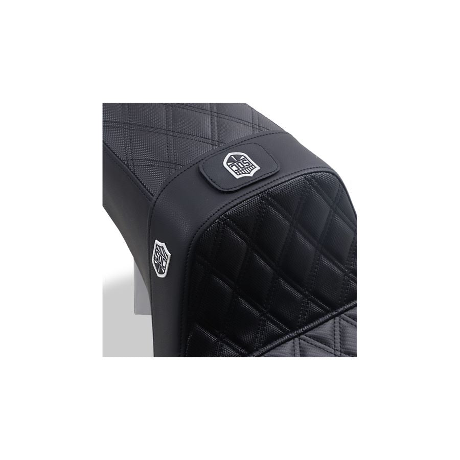 A Saddlemen SDC Pro Series Performance Gripper Seat with Backrest for 2006-2017 FLD/FXD/FXDWG with GelCore Technology for added comfort and a logo on it.