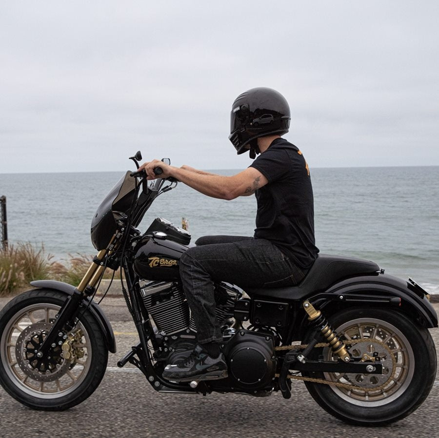 Harley-Davidson Flint combines the iconic style of the Sportster with the sleek and versatile Memphis Shades Gauntlet Fairing for Narrowglide Harley front ends.