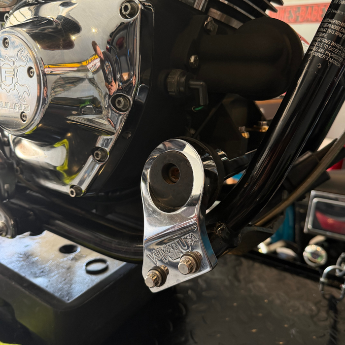Vulgar USA Freestyle Front Motor Mount for 2006-2017 Harley-Davidson Dyna, featuring a CNC aluminum design, black rubber bushings, and “2006+ DYNA” engraved on the center bar.