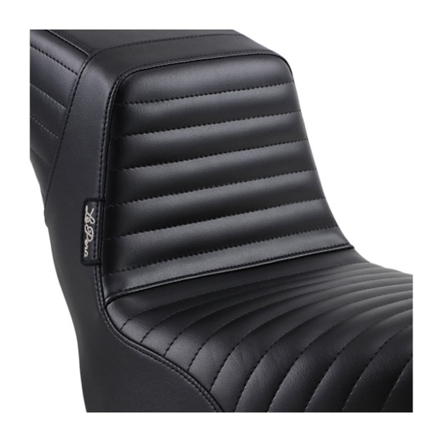 A Le Pera Kickflip Seat - Pleated - Black - FXBB/FXBBS/FLSL/FXST '18-'23 (Standard) motorcycle seat on a white background.