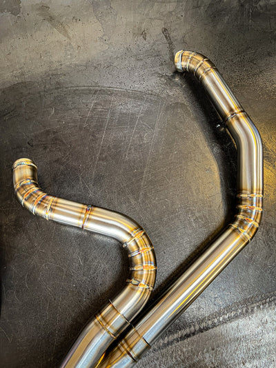 The SP Concepts Works Edition Big Bore Exhaust M8 Touring FLT is equipped with a big bore exhaust, complementing its powerful performance and giving it a distinctive roar. SP Concepts has worked their magic on the M8, enhancing its already remarkable design.